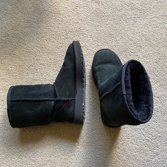 Black suede Uggs black size 6 - Picture 2 of 7